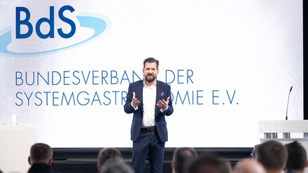 Markus Suchert auf der Bühne des BdS-Mitgliedertreffens