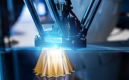 Ein 3D Drucker der eine komplexe Form herstellt