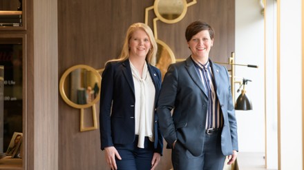 v.l.: Nathalie Benzino und Jennifer Schönau. (Foto: © Catrin-Anja Eichinger)