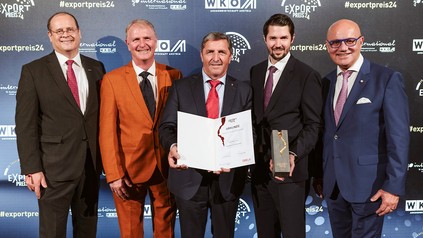 Spartengeschäftsführer Manfred Katzenschlager, Dr. Reinhold Hauk (Fachgruppengeschäftsführer WKS), Hotelier Georg Imlauer mit Sohn Thomas Imlauer sowie Spartenobmann Robert Seeber.