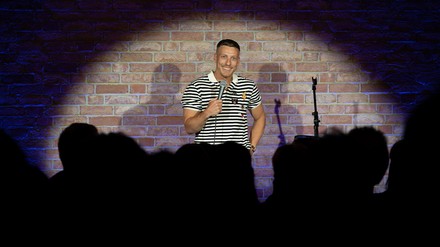 Felix Lobrecht auf der Bühne