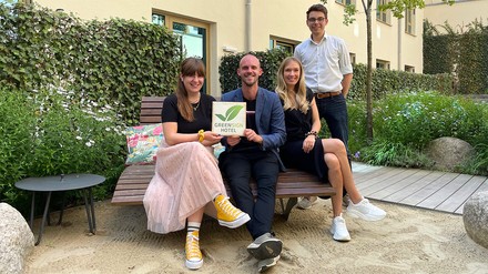Raphaela Oettl (Assistenz d. Geschäftsführung), Yannik Stoll (Hotelmanager), Anna Lindner (Hotelmanager) und Mathias Vögl (Hotelmanager)