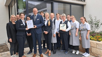 Das Team des Hotels mit der Auszeichnung