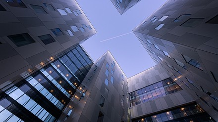 the niu Fender, Amsterdam | Detailansicht Hotelgebäude