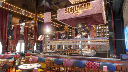 360 Grad-Theke im Schlager Café