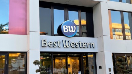 Logo  von BWH an Hotel