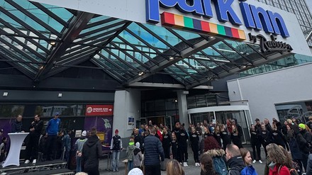 Die Läufer beim achten „run up Berlin“ vor dem Park Inn Radisson Berlin