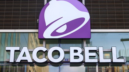 Taco Bell Logo an einem Gebäude