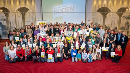 89 familienfreundliche Ferienorte, Betriebe und Erlebnispartner erhielten im Europa-Park das Gütesiegel.