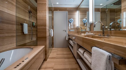 Gästebad im Maritim Hotel Ingolstadt