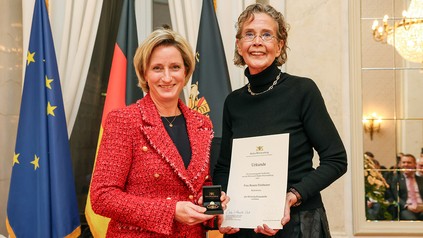 Renate Finkbeiner mit Dr. Nicole Hoffmeister-Kraut