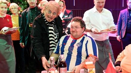 Frank Zander auf seiner. 30. Weihnachtsfeier für Obdachlose und Bedürftige