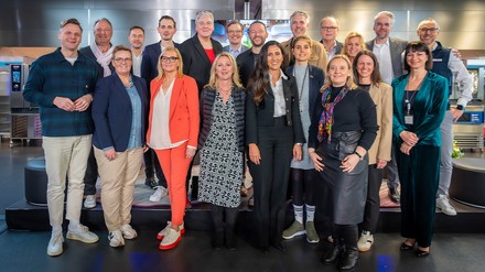 Alle Speaker der Hoteliers Edge auf einer Bühne vereinigt