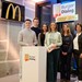 Vertreter der Gen Z und die Politiker des erste Burger Dialogs