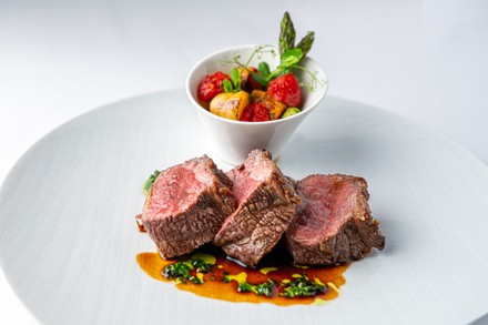 Picanha vom Rind kombiniert mit Sauerkleewurzel, Grillgemüse und Chimichurri