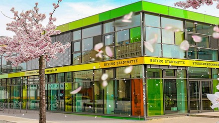 Ein Außenbild der Mensa in Darmstadt