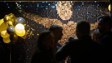 Ein Bild vom Abend der Neueröffnung des Peter Pane Restaurants in Wismar.