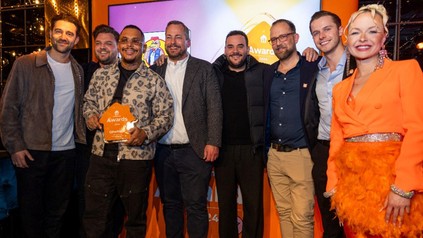 Rapper Luciano (3. v. l.) gewinnt mit Loco Chicken in der Kategorie "Beste lokale Restaurantkette".