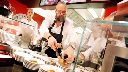 Spitzenkoch beim Gastronomieevent „Fashion x Food“