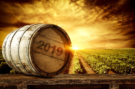 Ein Weinfass mit der Aufschrift 2019