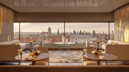 Das Restaurant Zlata Praha auf dem Dach des Fairmont Golden Prague