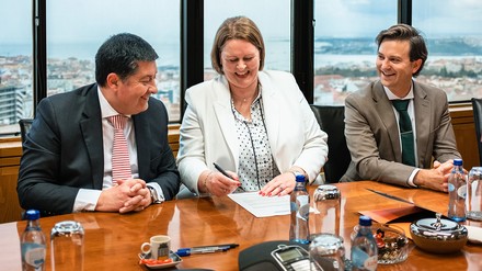 Rui Alpalhão, Chief Executive bei Soliteight, Jackie Brown, Senior Regional Director North & West Europe, Wyndham Hotels & Resorts, und Alejandro Scholtz, Development Director Iberia, Wyndham Hotels & Resorts