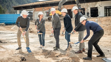 Alexander Strobl & Birgit Maier (Hoteleigentümer), Hannes Seeber (Empl Bau – Bauleiter), Anton Manzl (Empl Bau – Eigentümer), DI Christoph Aigner  (Architekturbüro Aigner – Eigentümer), DI Erwin Haussteiner