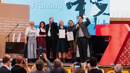Auszeichnung der Festhalle Bayernland und des Hippodroms mit dem Qualitätssiegel „Ausgezeichnete Festhalle“