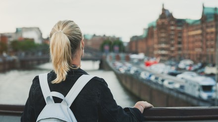 Touristin in Hamburg