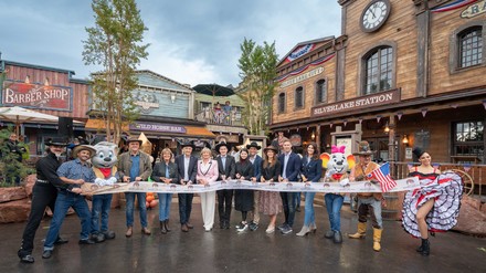 Bandanschnitt der neue Silver Lake City im Europa-Park