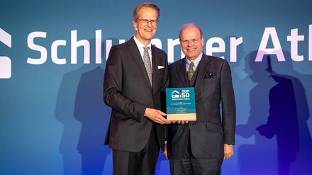 Dr. Clemens Ritter von Kempski erhält die Auszeichnung