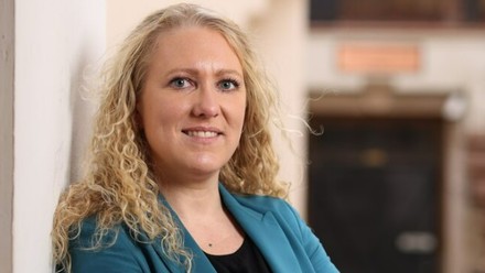 Portrait von Julia Skupsch, Head of Digitalisation & Revenue Management der Platzl Hotels