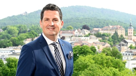 Portrait von Caspar Wesener, neuer General Manager im Maison Messmer Baden-Baden.