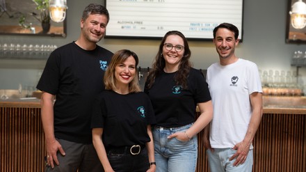 Cornelius Luscher, Laetitia Pélatan und Morgane Coulombel gemeinsam mit Dominik Tosch