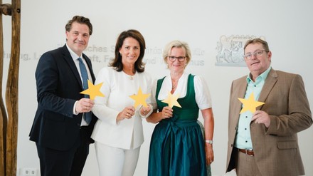 Dehoga Bayern-Landesgeschäftsführer Dr. Thomas Geppert, Tourismusministerin Michaela Kaniber, Dehoga Bayern-Präsidentin Angela Inselkammer und Dehoga Bayern-Vorsitzender Fachbereich Hotellerie Stefan Wild