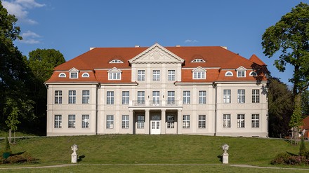 Außenansicht des Schlosshotels Neustrelitz