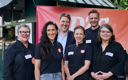 Von links: DZG-Vorstandsvorsitzende Christa Stienen, DZG-Aufsichtsratschefin Homeira Amiri, TIC-Präsident Markus Tressel, DZG-Aufsichtsrätin Alexandra Wolframm sowie DZG-Vorstandssprecher Dr. Marcel Klinge und die Geschäftsführerin des Deutschen Ferienhausverbandes und DZG-Vorstandsmitglied, Michelle Schwefel.