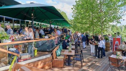 Gäste bei der Eröffnung des Wienerwald Hildesheim