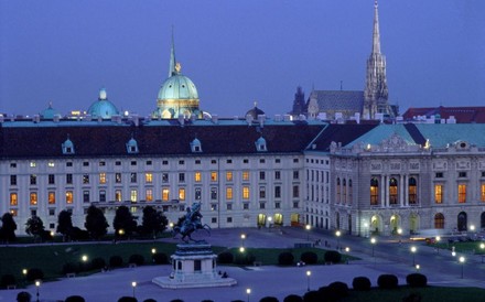 Die Hofburg in Wien bei Nacht