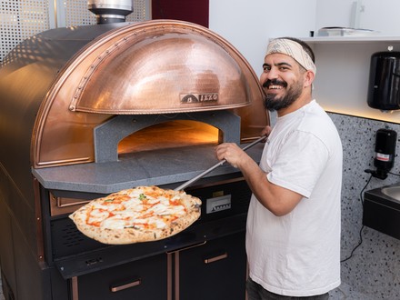 Premium-Pizzaoffen im Restaurant „Little Napoli 1060“