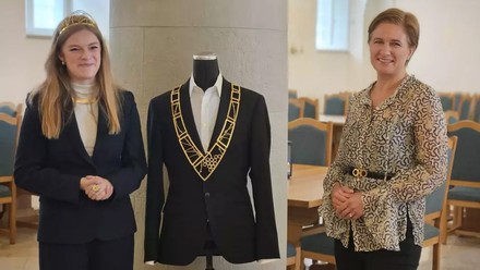 Die Deutsche Weinkönigin Charlotte Weihl mit DWI-Geschäftsführerin Melanie Broyé-Engelkes