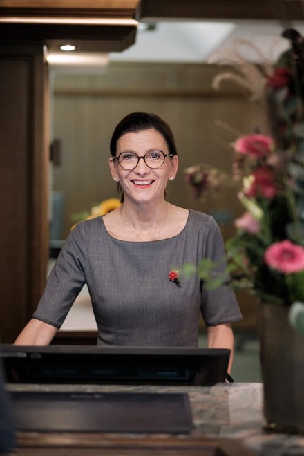 Concierge Silke Kröller ist seit 1996 im Team des Traditionshotels