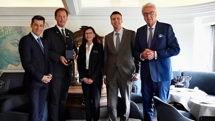 Überreichung Goldene Schlüssel an Concierge Silke Kröller in der Traube Tonbach