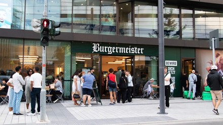 Außenansicht der Burgermeister Filiale in Düsseldorf