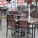 Leere Stühle eines Restaurants
