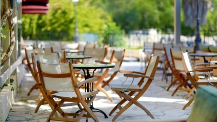 Restauranttische im Freien