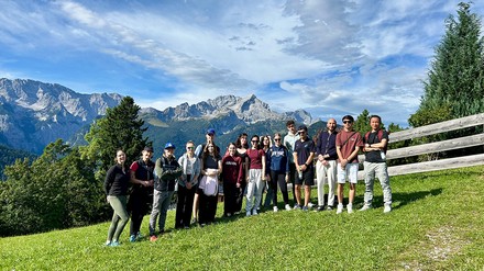 Auszubildende und duale Studenten aus allen Jahrgängen beim Teamausflug