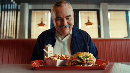 Orhan Tançgil mit den neuen „Kebab Style Lover“-Produkten