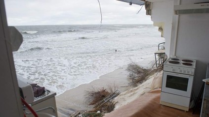 Kaputtes Haus am Strand