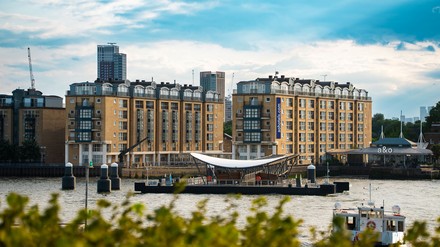 a&o London Docklands Riverside